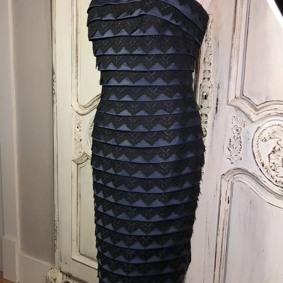 Carmen Marc Valvo Strapless Navy and Black Bandage Special Occassion Dress S/8 - Picture 3 of 16